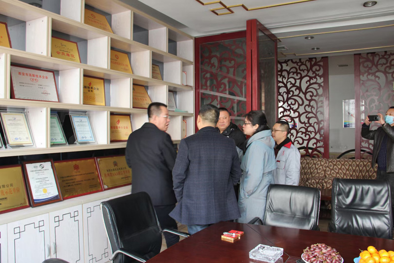 新疆天業(yè)集團公司董事長李河、譚新民等人蒞臨陜西甘霖實業(yè)公司考察指導(dǎo)工作